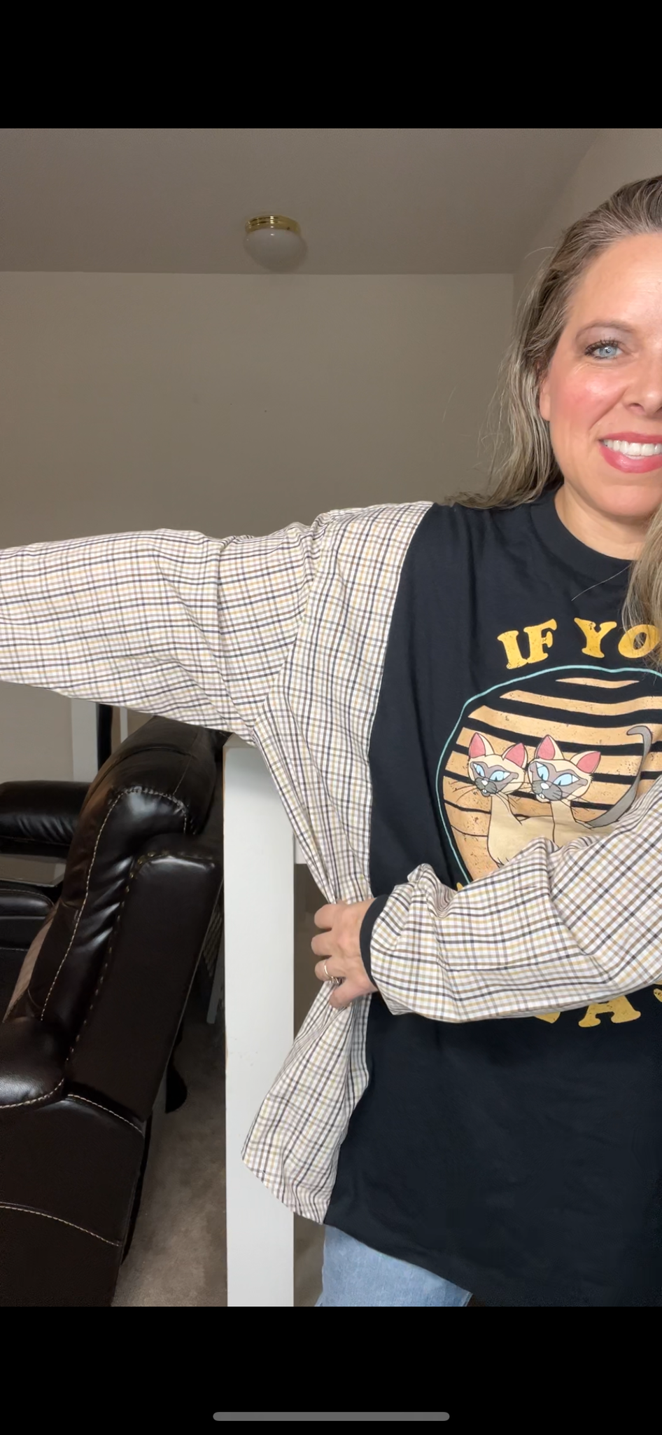 Upcycled Siamese – women’s 4X/5X T-shirt with cotton dress sleeves