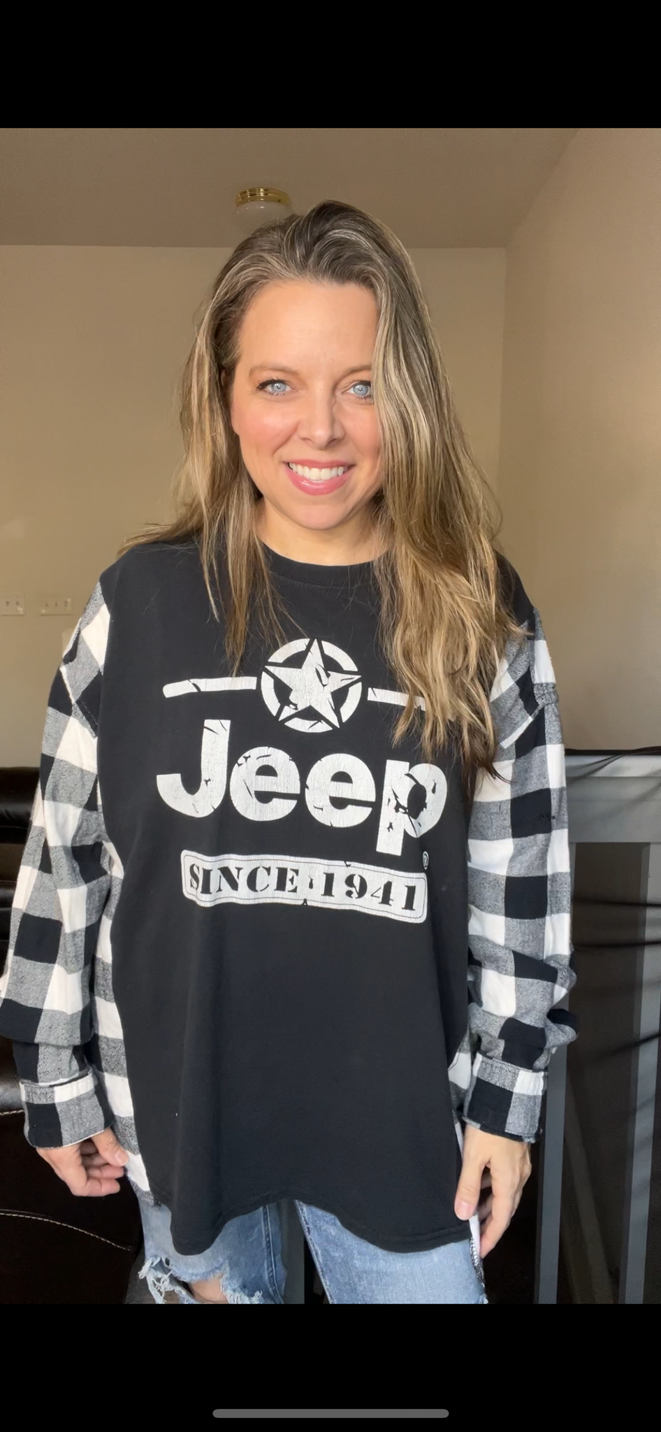 Upcycled Jeep – women’s 2X T-shirt with flannel sleeves￼