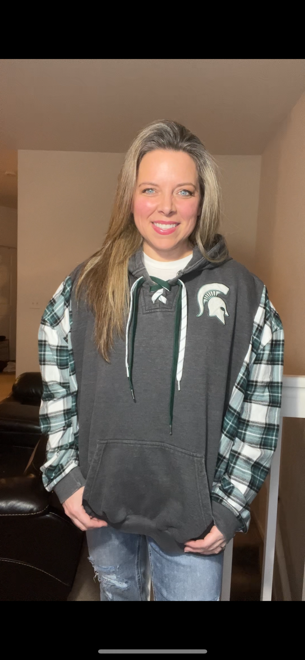 Upcycled Michigan State – women’s XL – thick sweatshirt with flannel sleeves￼