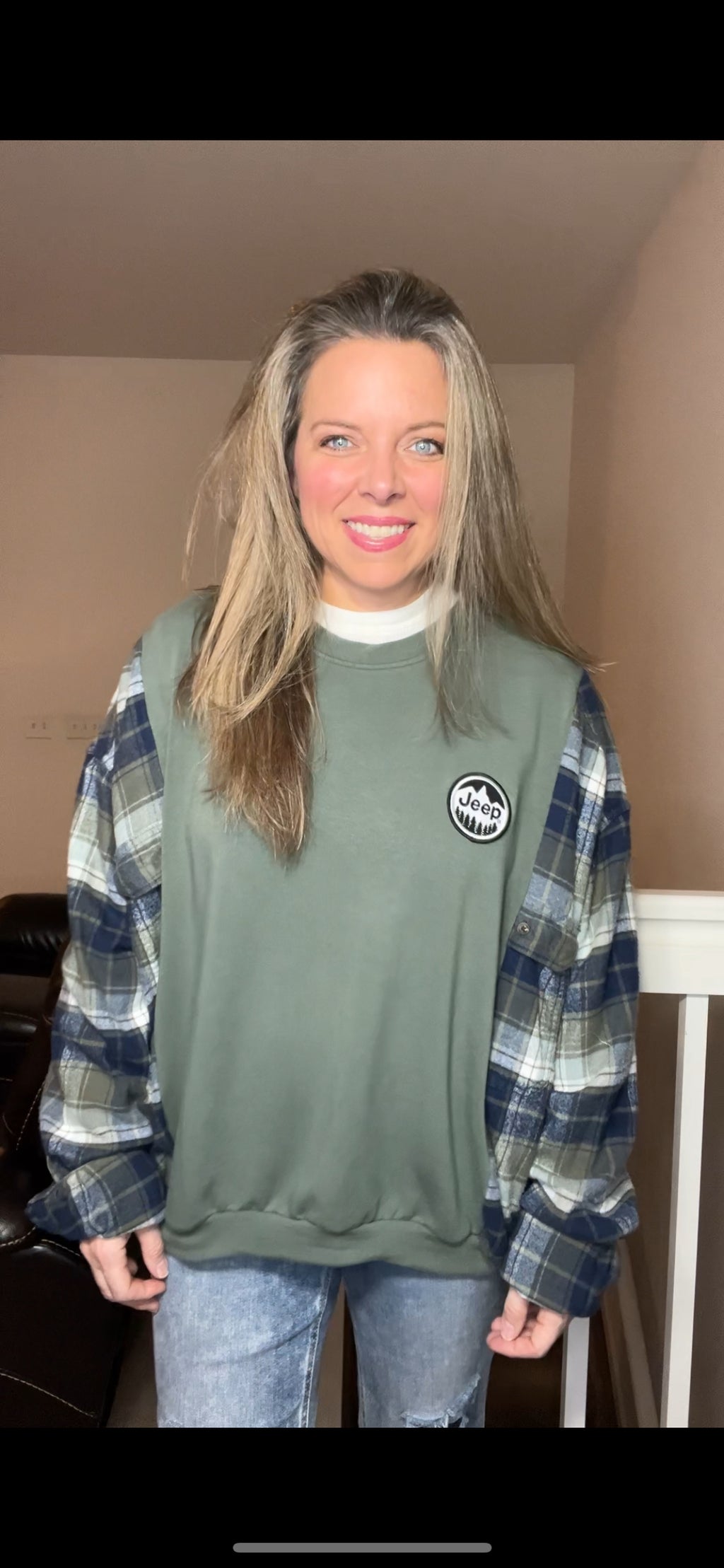 Jeep Green - woman’s XL - midweight sweatshirt with flannel sleeves ￼