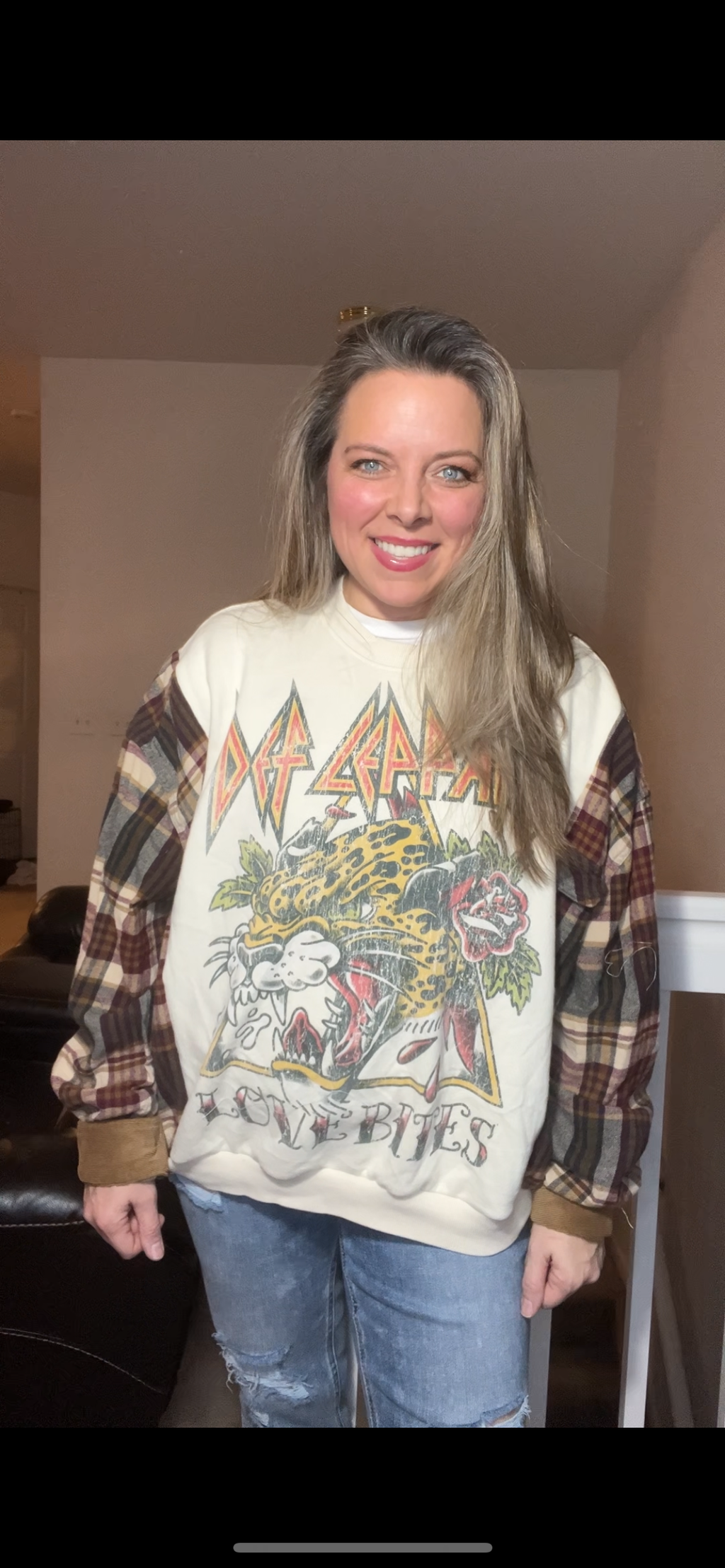 Upcycled Def Leppard- Women’s medium – middleweight sweatshirt with flannel sleeves￼