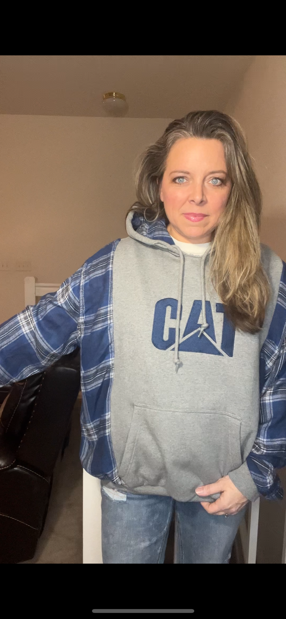 Upcycled CAT – women’s XL/1X – thick sweatshirt with flannel sleeves￼