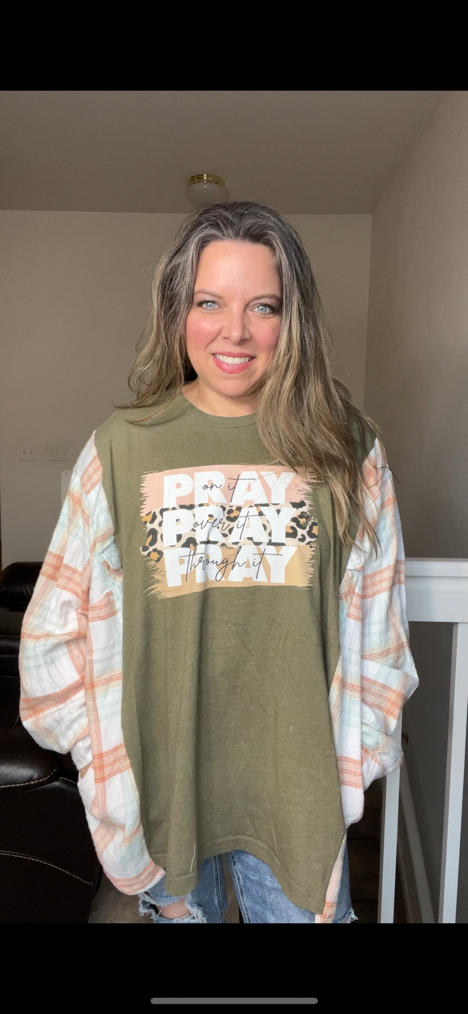 Upcycled Pray – women’s 4X T-shirt with flannel sleeves