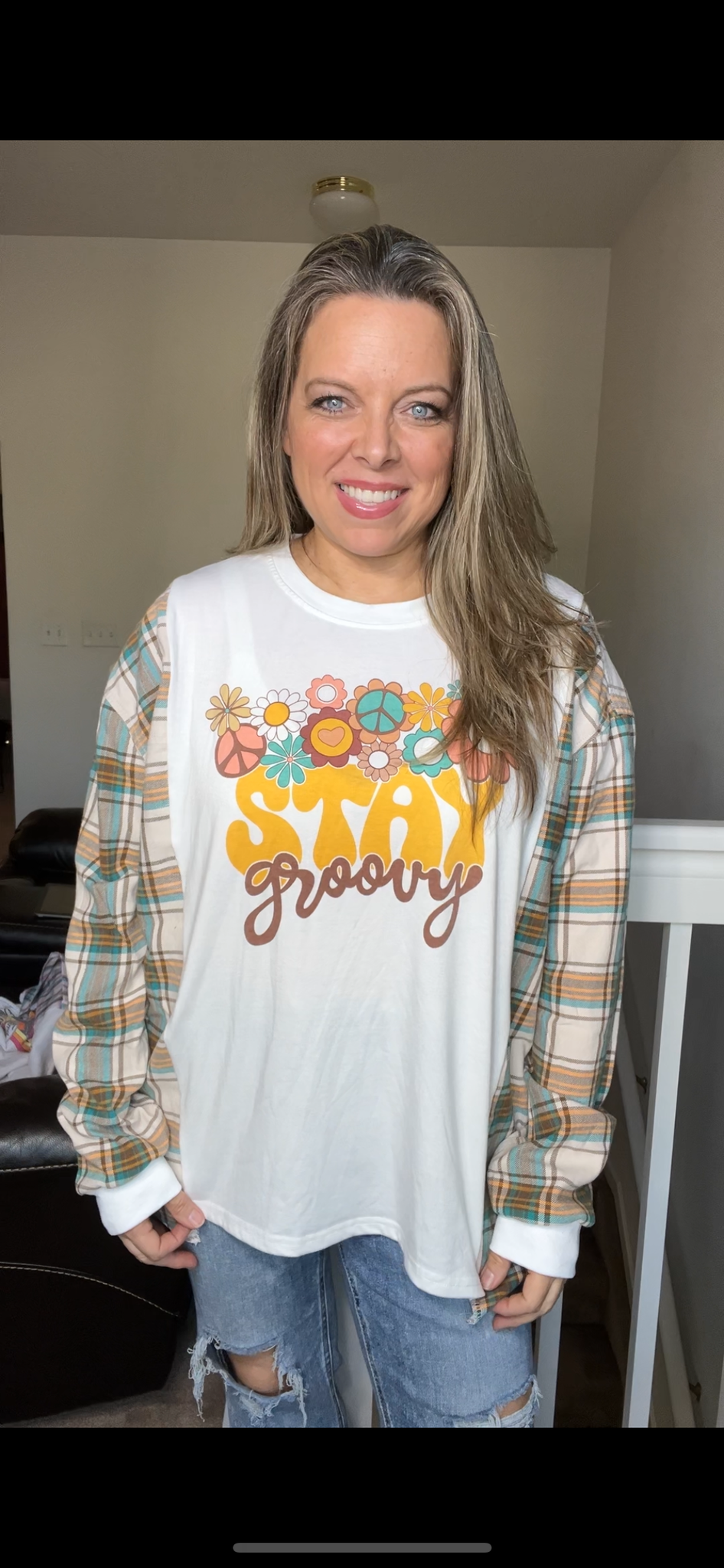 Upcycled Groovy – women’s 1X T-shirt with flannel sleeves – sleeves slightly tighter