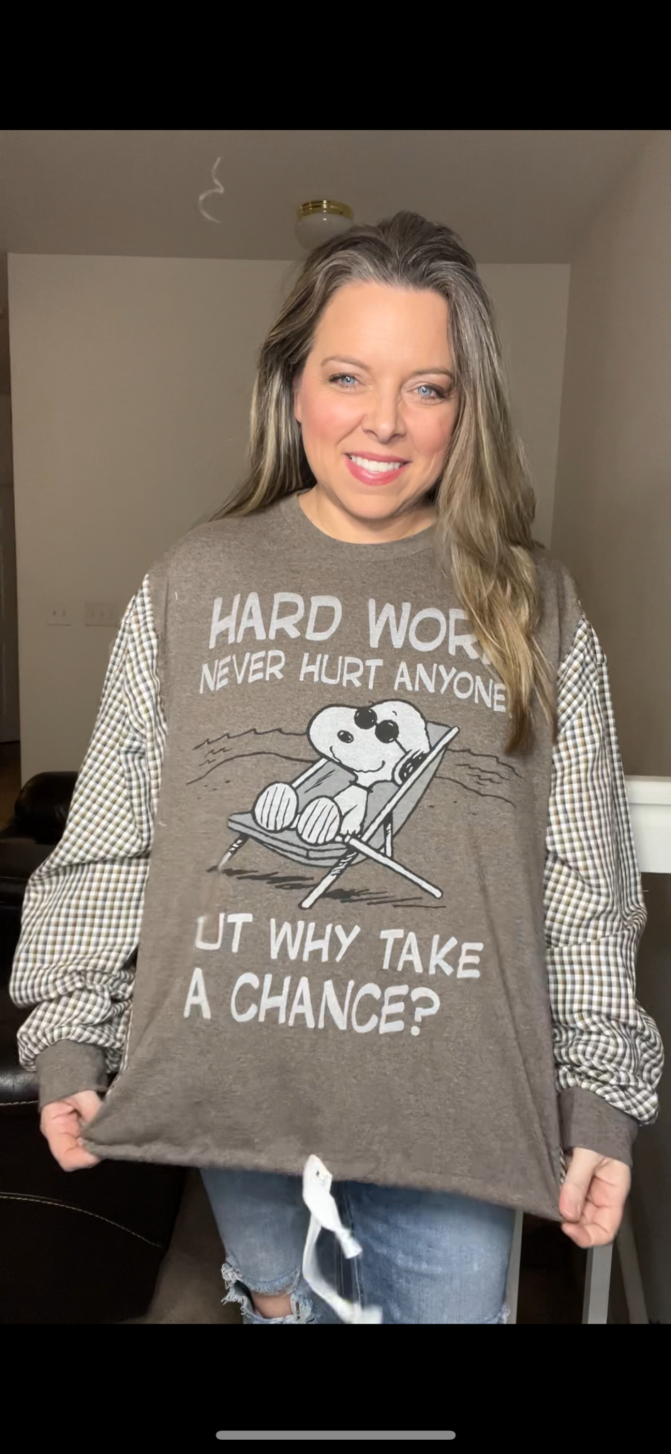 Upcycled Tan snoopy – women’s 1X – T-shirt with soft cotton sleeves