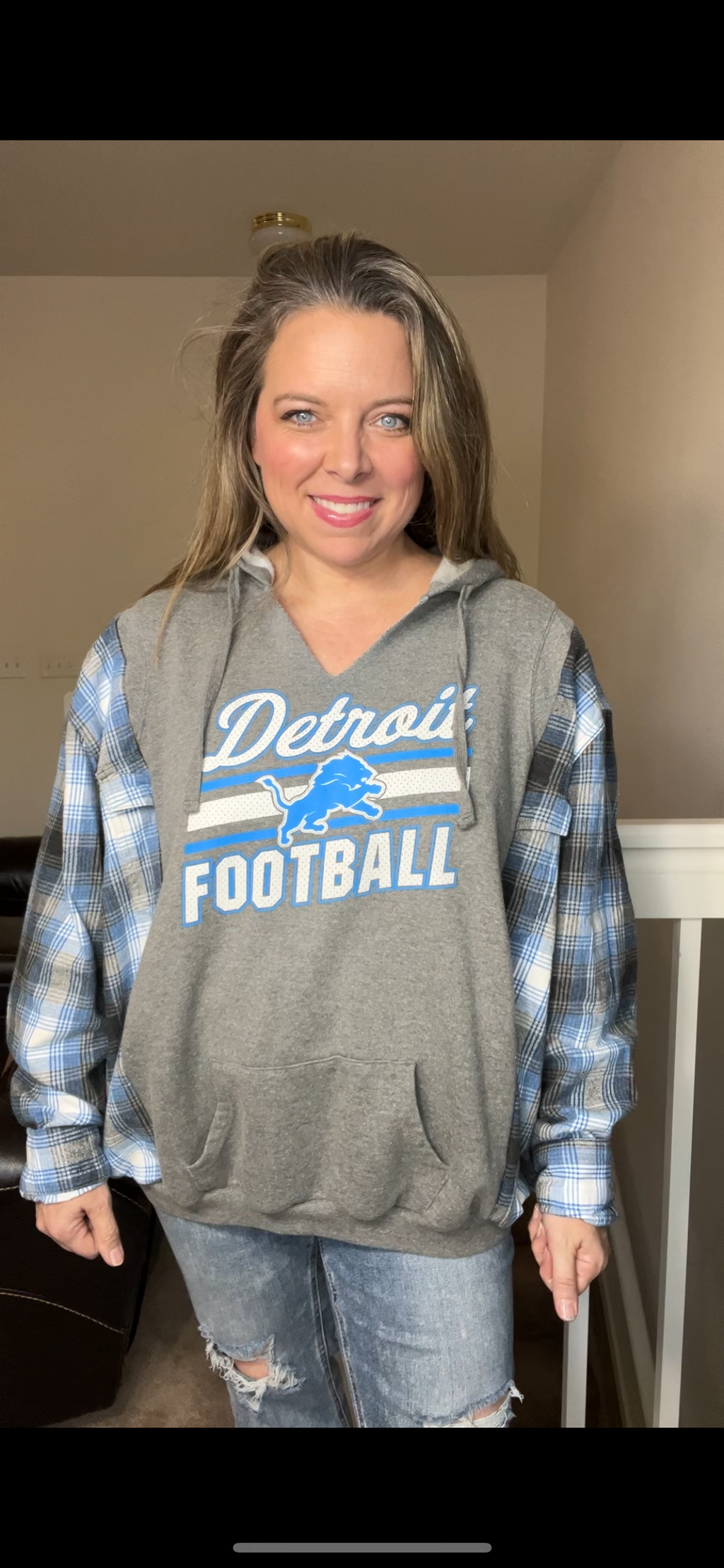 Upcycled Lions – women’s XL – midweight sweatshirt with thick flannel sleeves￼