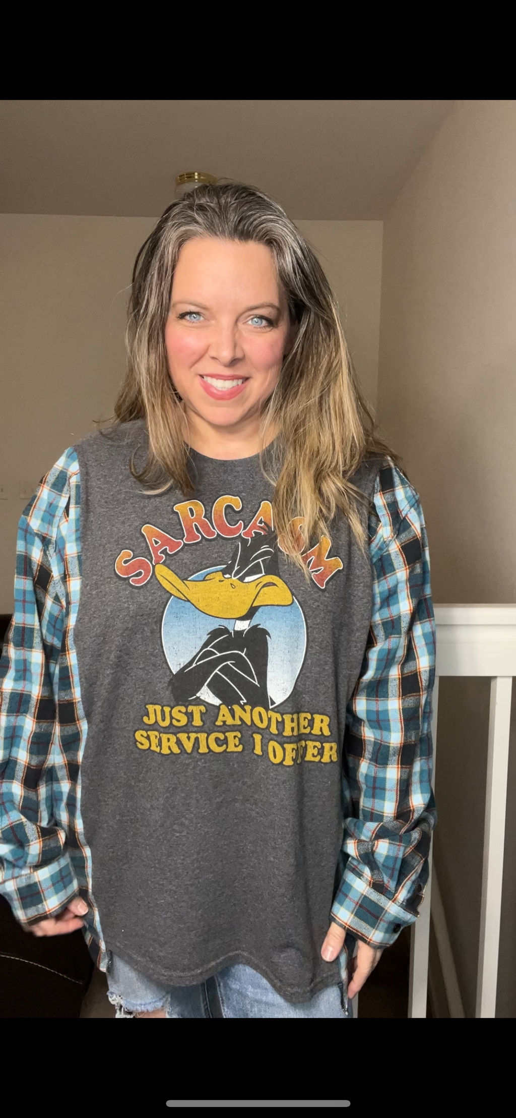 Upcycled Daffy sarcasm – women’s 2X/3X T-shirt with flannel sleeves