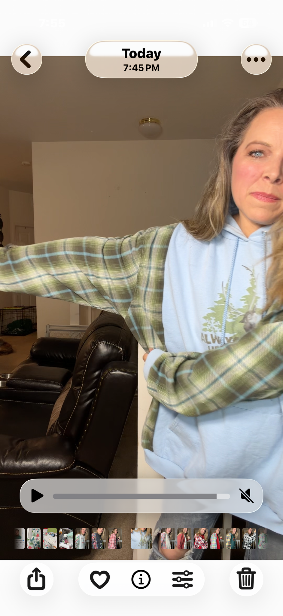 Upcycled Olaf – women's 4X midweight sweatshirt with flannel sleeves ￼