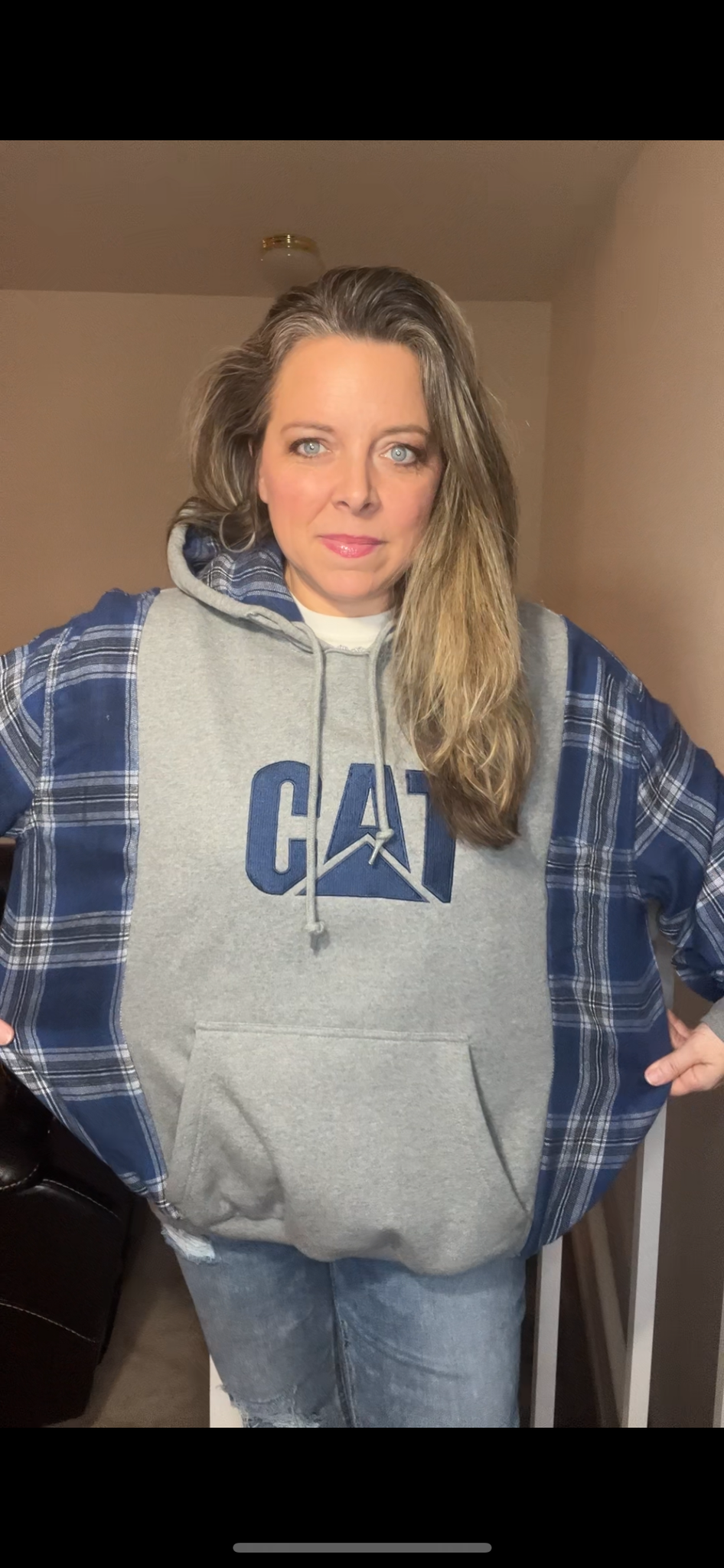 Upcycled CAT – women’s XL/1X – thick sweatshirt with flannel sleeves￼