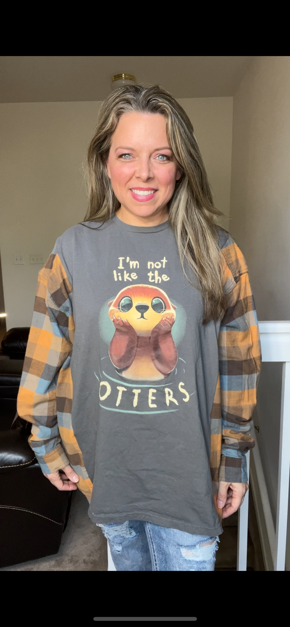 Upcycled Otter – women’s 1X T-shirt with flannel sleeves￼