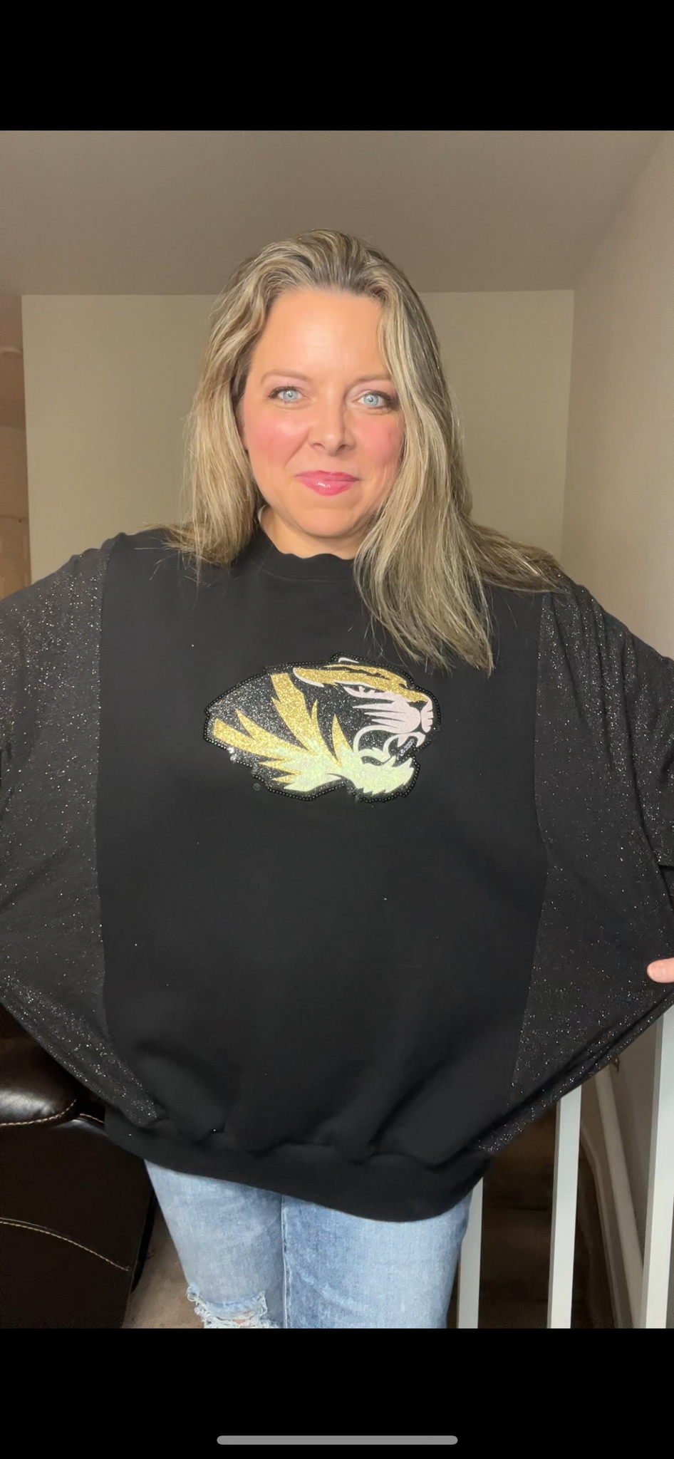 Upcycled Tigers – women’s 1X midweight sweatshirt with stretch cotton sleeves￼