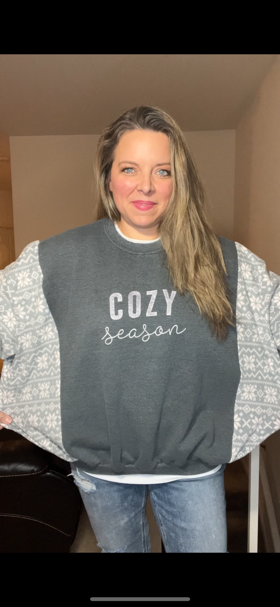 Upcycled Cozy – women’s medium – midweight sweatshirt with fleece sleeves￼