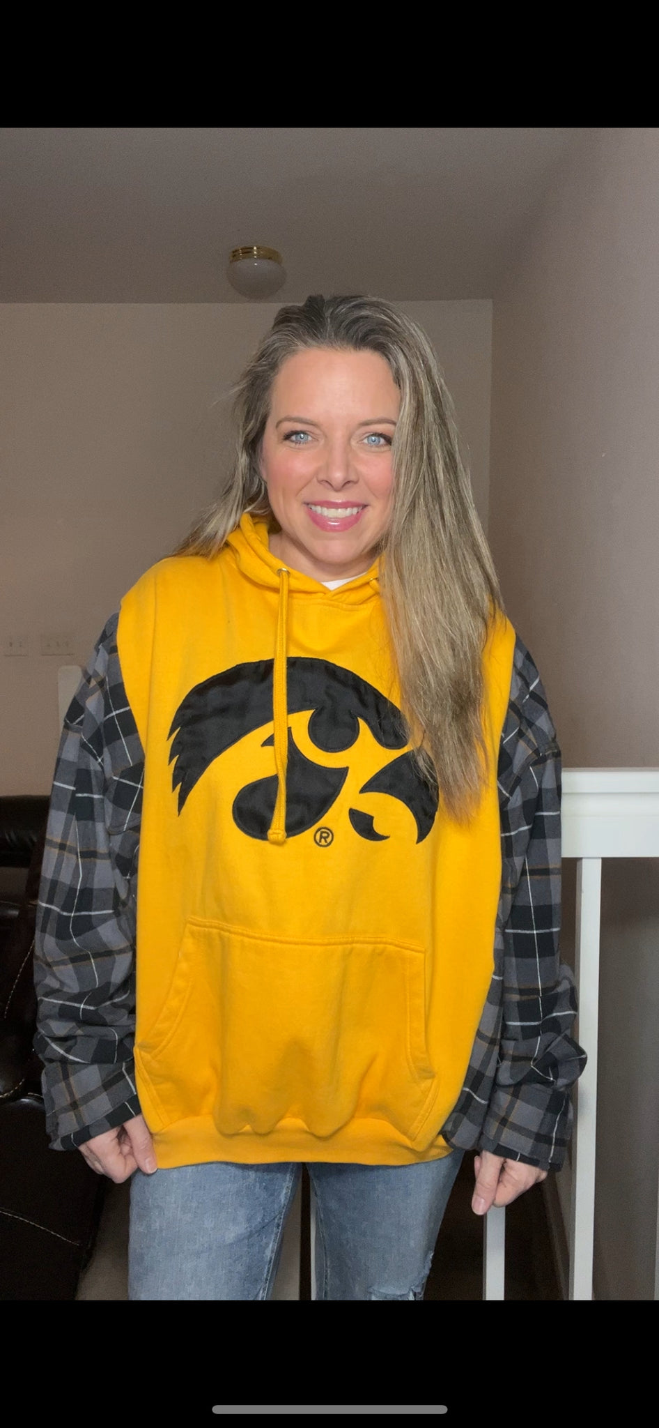 Hawkeyes – women’s 1X – thick sweatshirt with flannel sleeves ￼