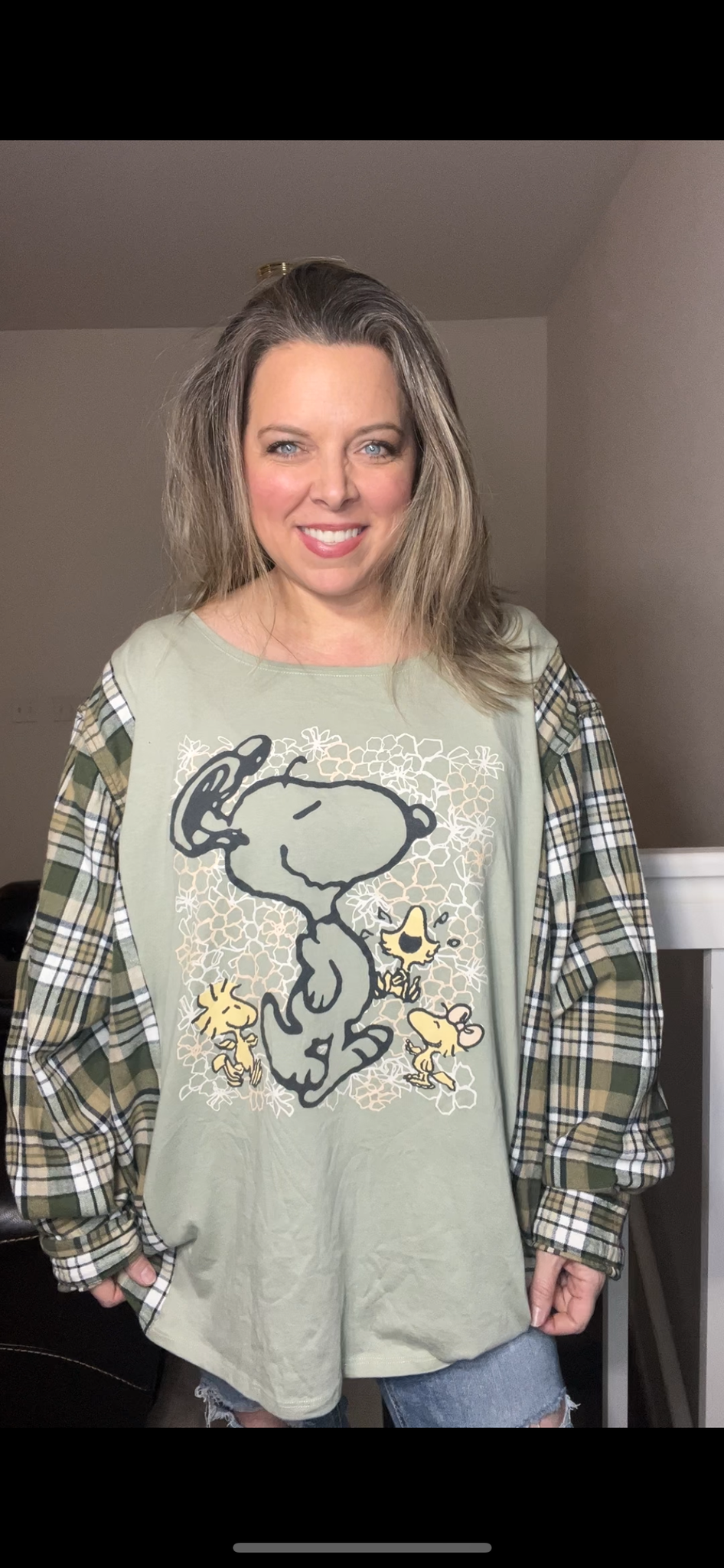 Upcycled Snoopy – women’s 4X – T-shirt with flannel sleeves