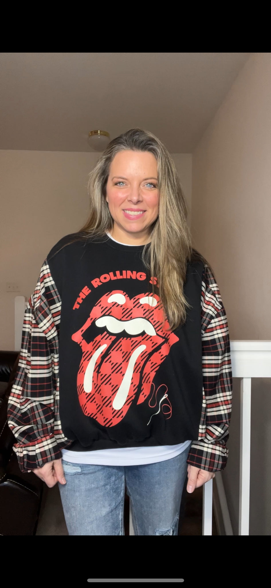 Rolling Stones - woman’s M/L - thin sweatshirt with thick cotton sleeves ￼