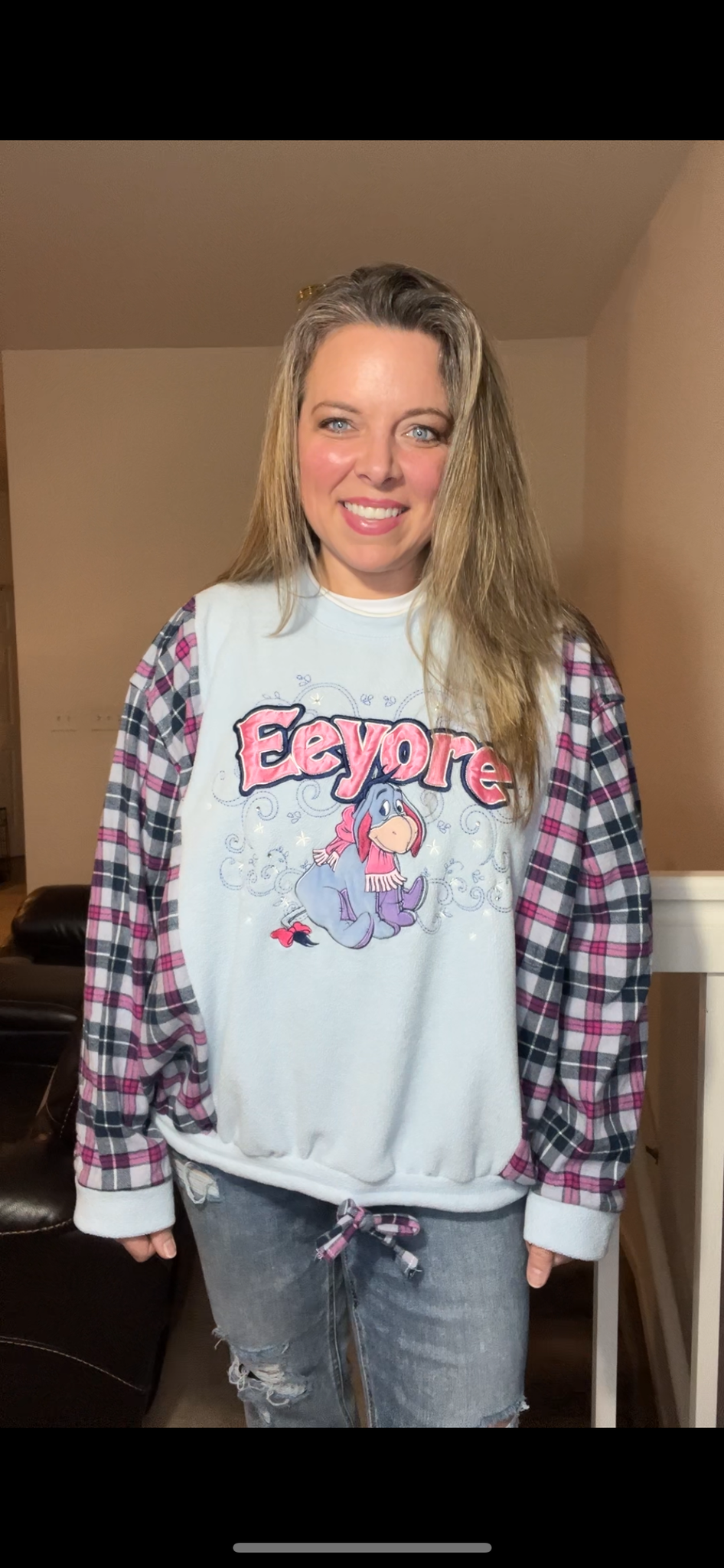 Upcycled Eeyore – women’s M/L – fleece sweatshirt with flannel sleeves￼