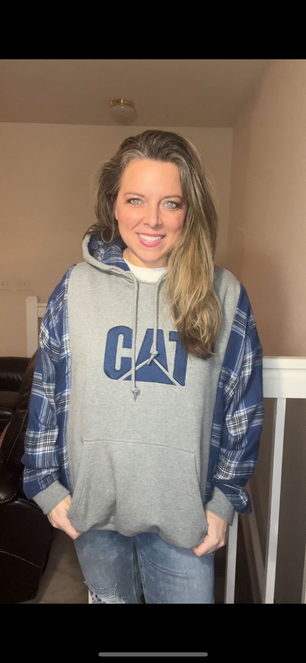 Upcycled CAT – women’s XL/1X – thick sweatshirt with flannel sleeves￼
