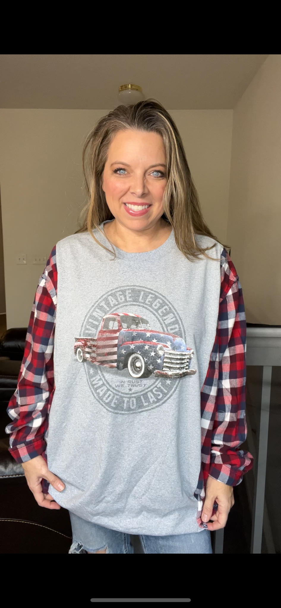 Upcycled Vintage truck – women’s 1X/2X long T-shirt with flannel sleeves