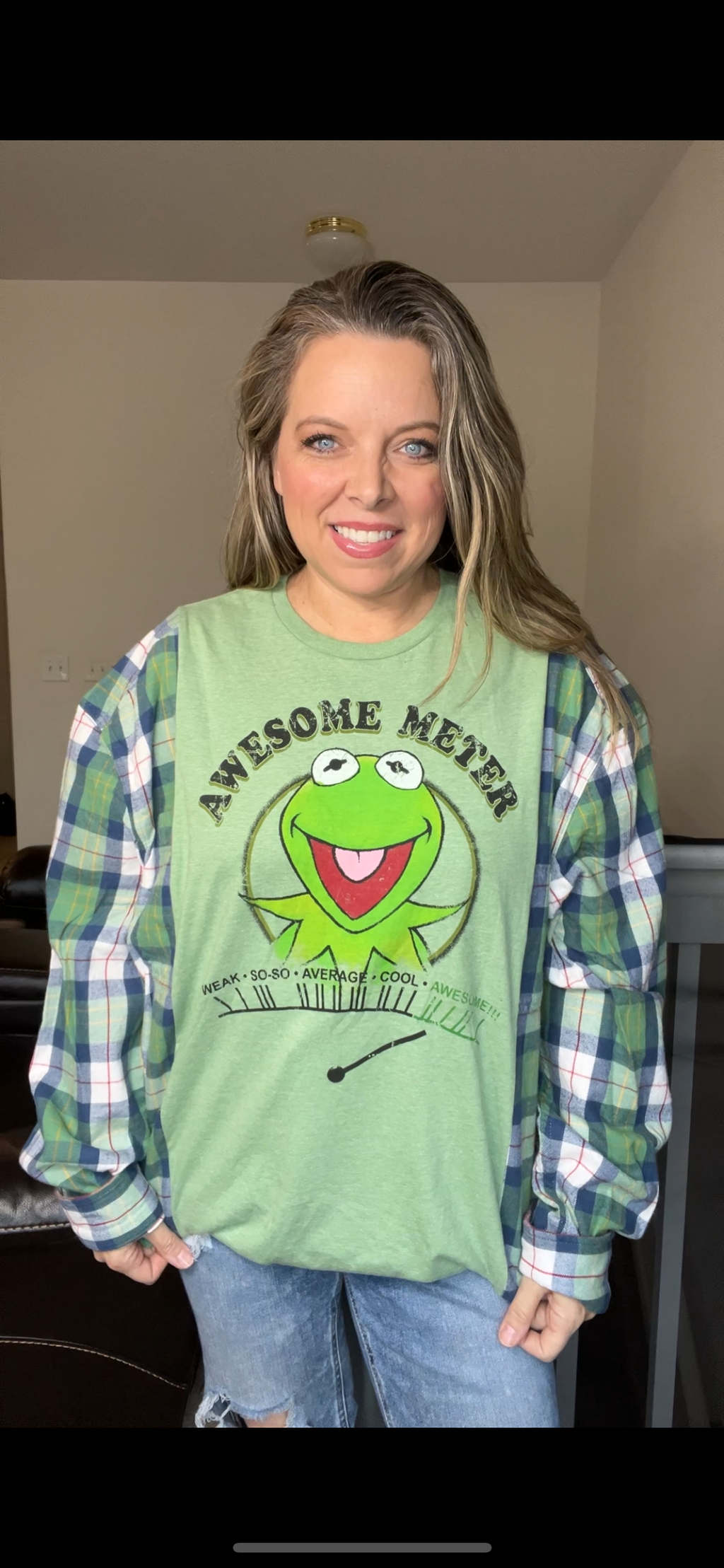 Upcycled Kermit – women’s 2X long T-shirt with flannel sleeves