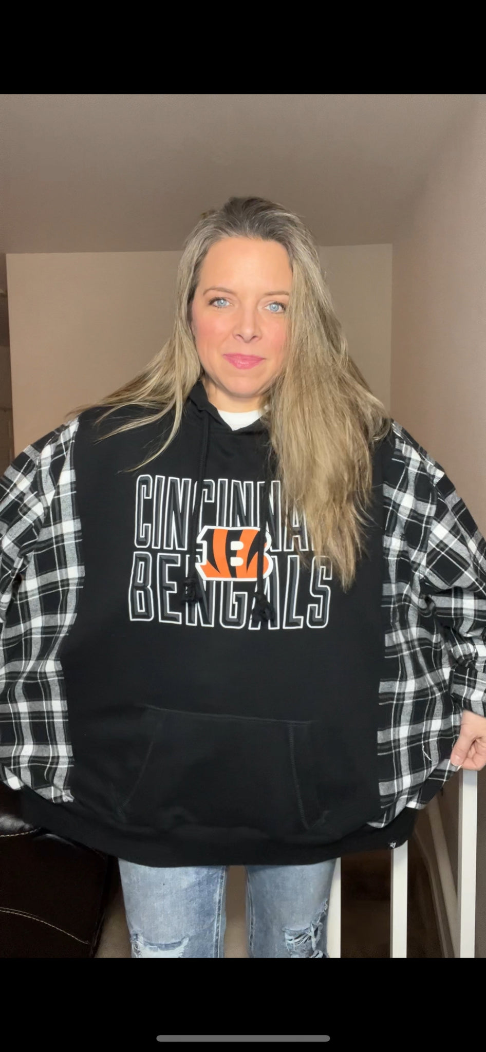 Cincinnati Bengals – women’s 4X – thick sweatshirt with thick flannel sleeves