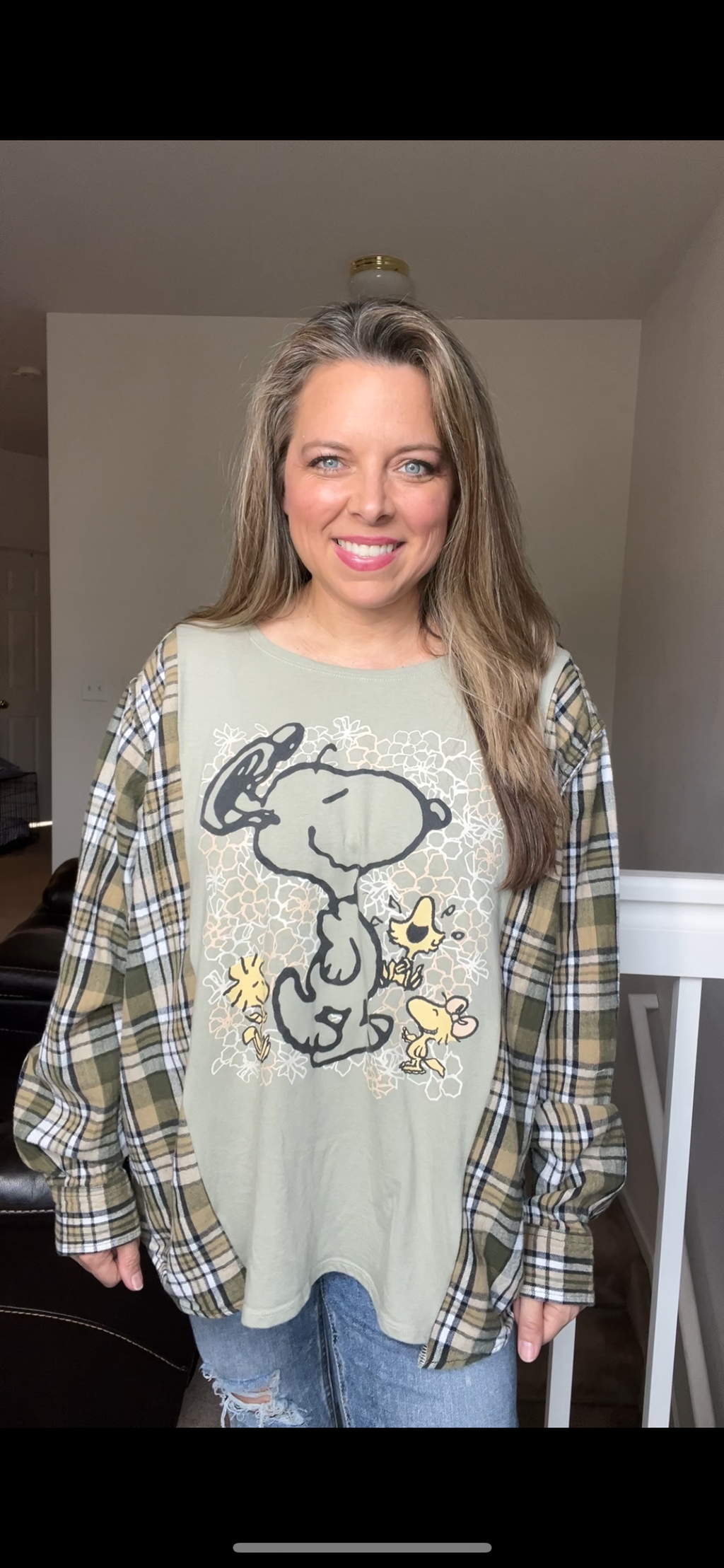 Upcycled Snoopy – women’s XL – thin T-shirt, with flannel sleeves￼