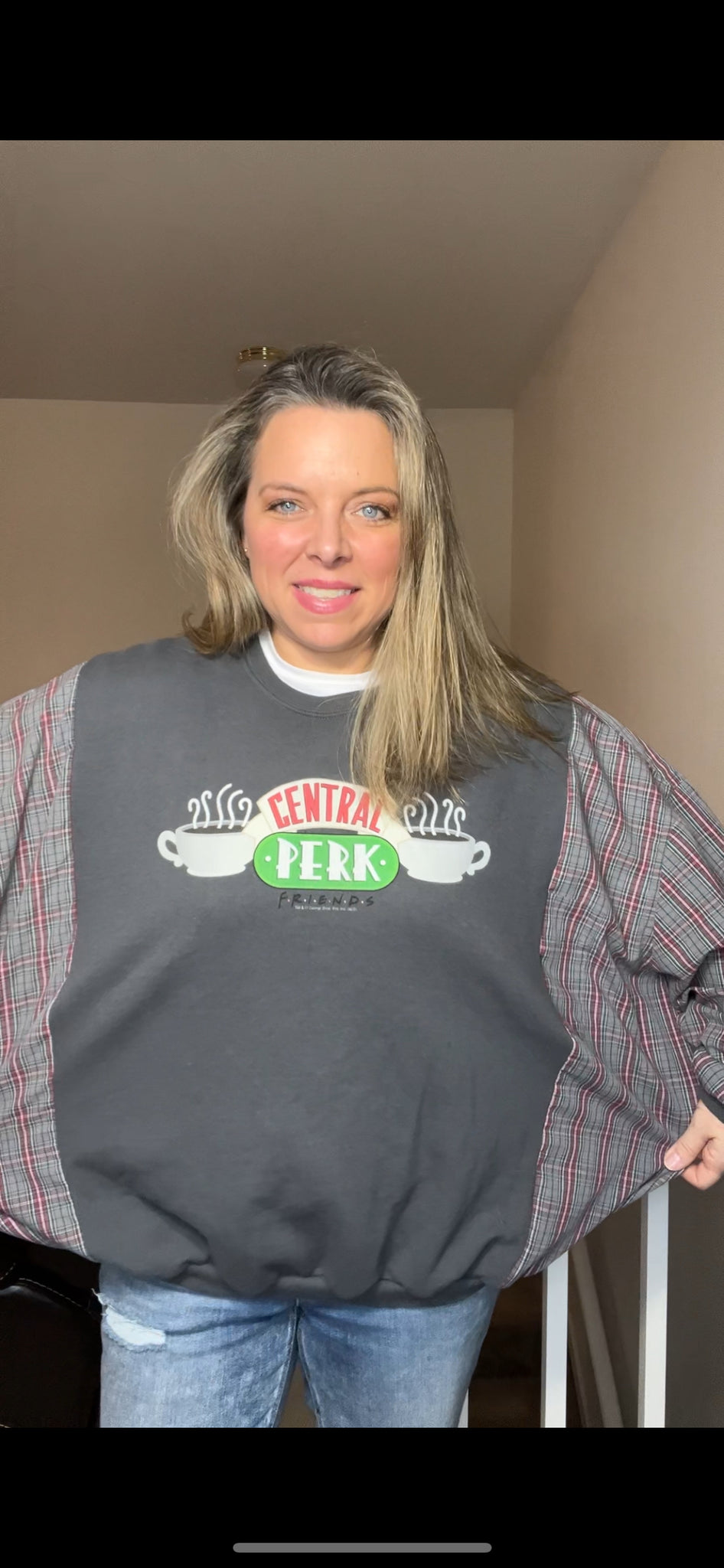 Friends Perks - woman’s XL - midweight sweatshirt with thin cotton sleeves ￼
