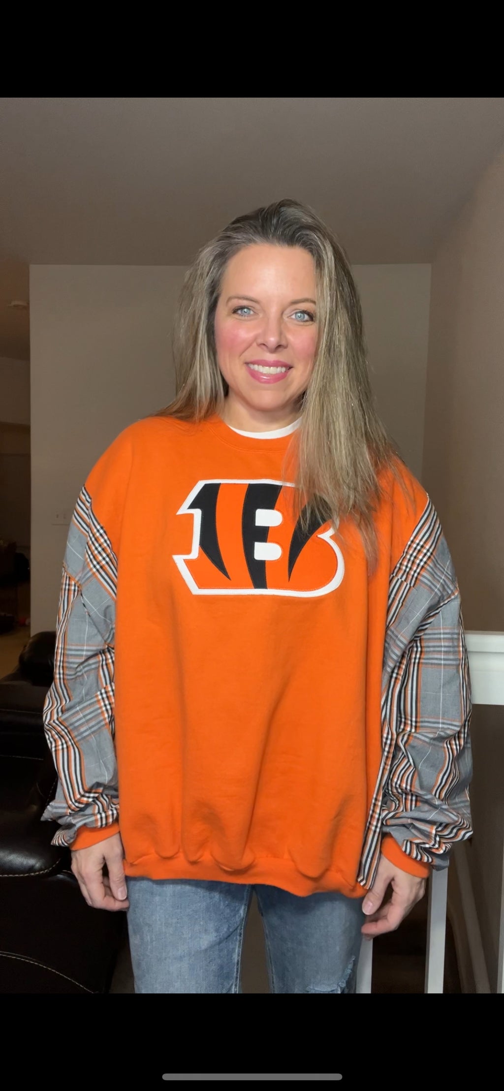 Bengals - woman’s 2X/3X - thick sweatshirt with soft dress shirt sleeves ￼