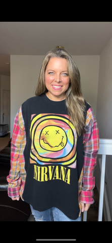 Upcycled Nirvana – women’s 2X – Tshirt with thin flannel sleeves￼