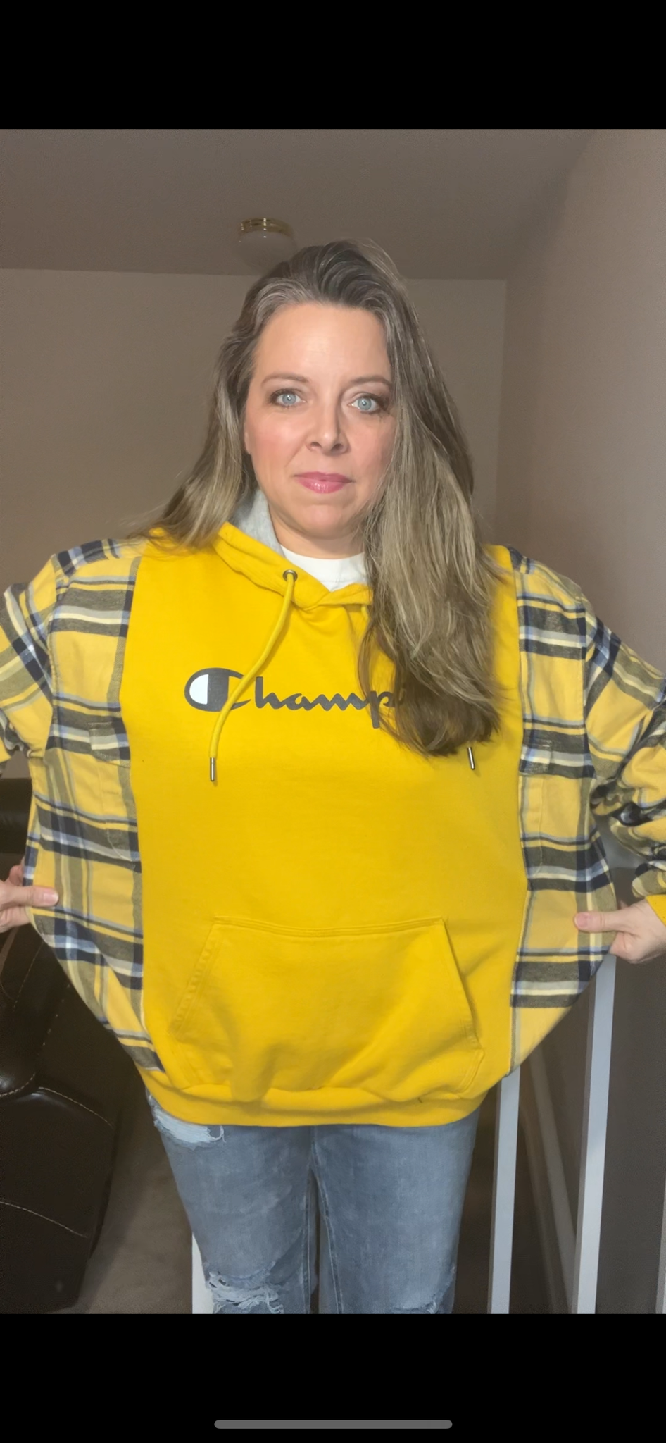 Upcycled Yellow champion – women’s XL – midweight sweatshirt with flannel sleeves￼