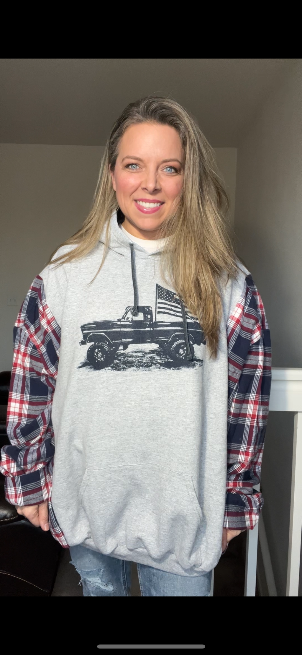 Upcycled Truck – women’s 4X - soft thick sweatshirt with flannel sleeves￼