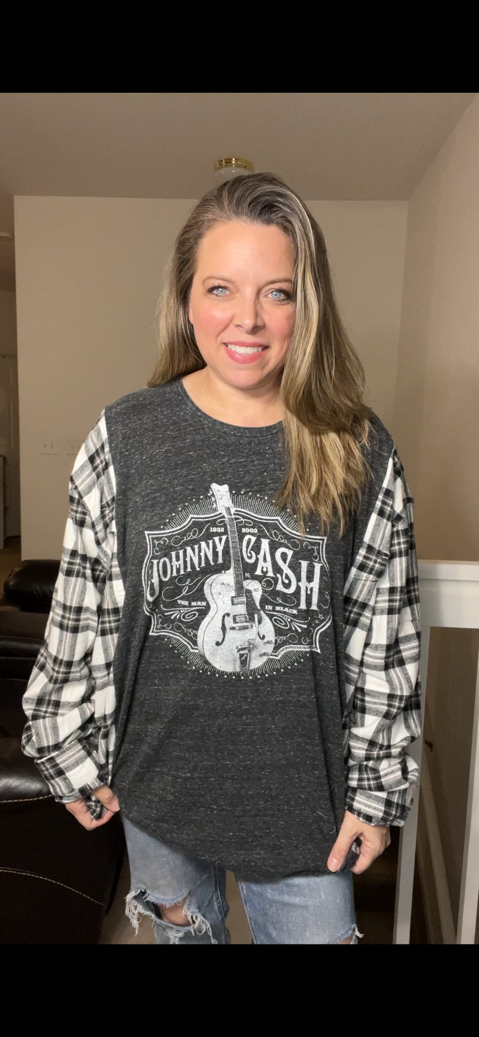 Upcycled Johnny Cash – women’s 4X T-shirt with flannel sleeves