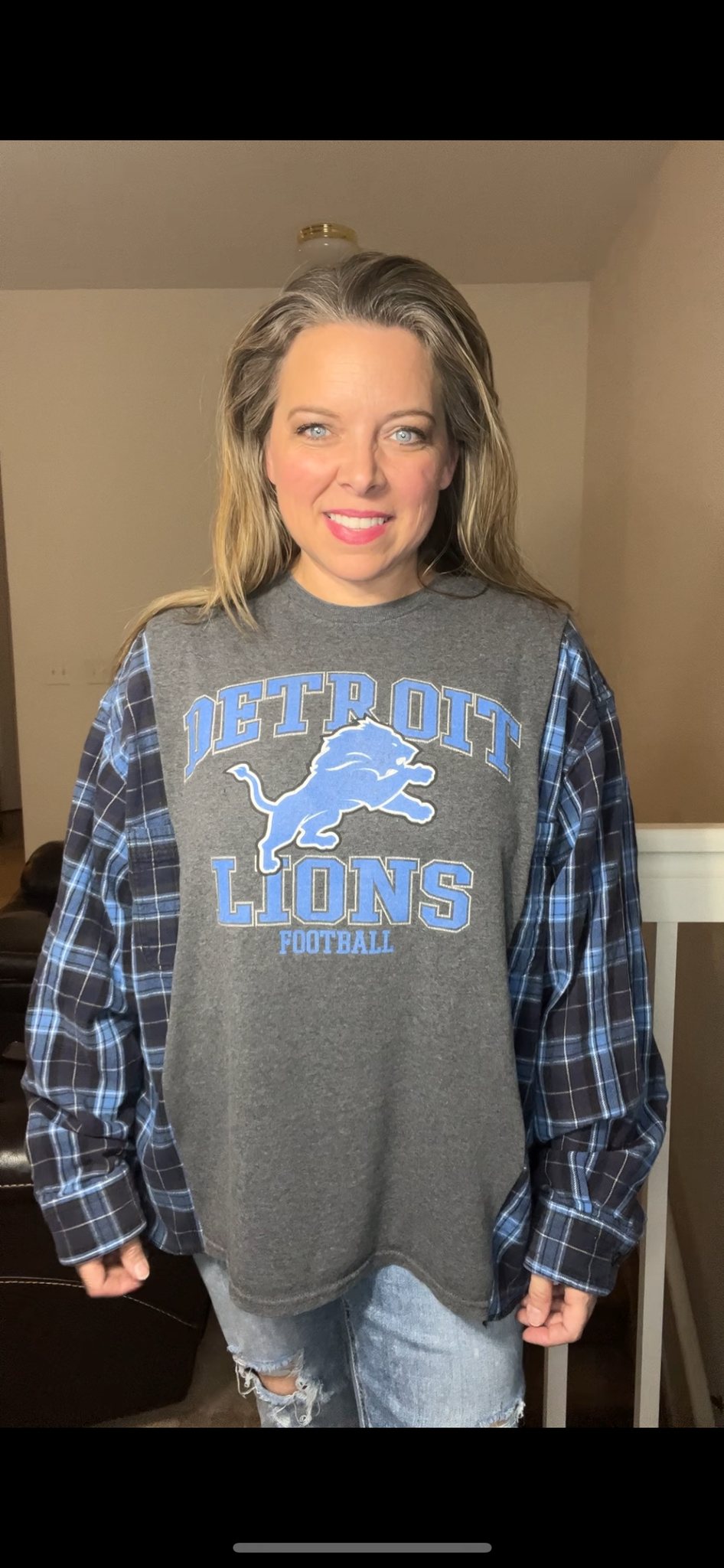 Upcycled Lions – women’s 1X – thin T-shirt with flannel sleeves￼