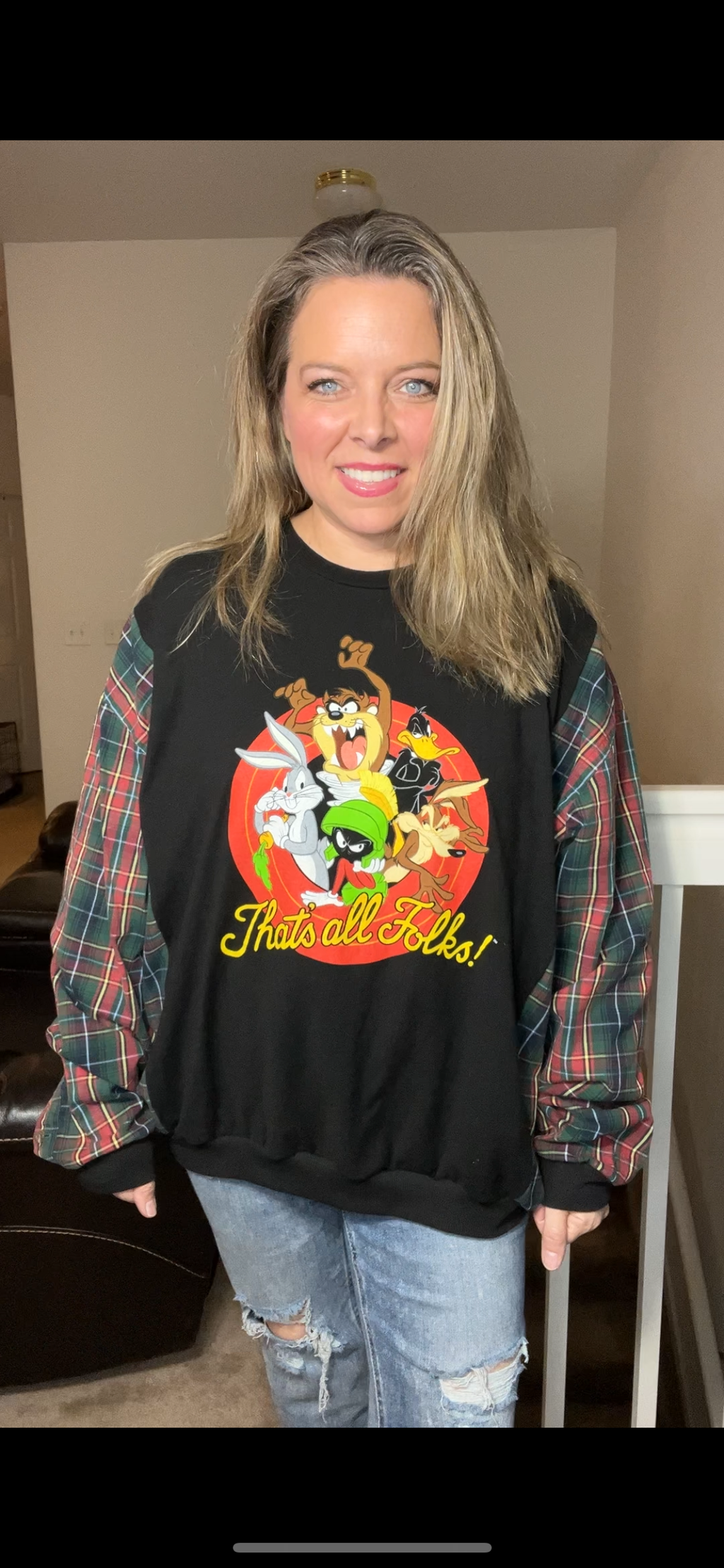 Upcycled Looney Tunes - women’s XL/1X – thin T-shirt with flannel sleeves￼