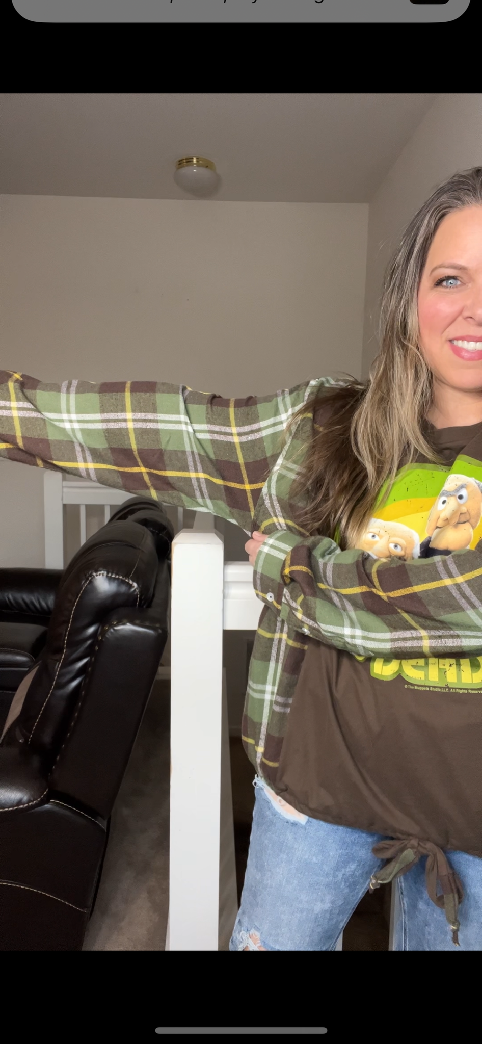 Upcycled Old men – women’s 2X – T-shirt with flannel sleeves