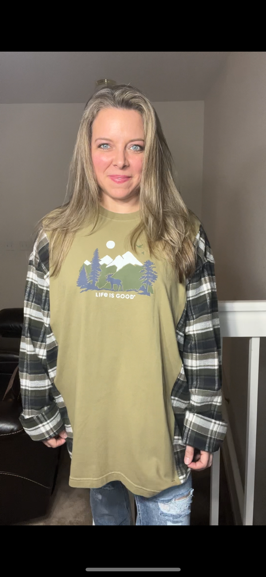 Upcycled Moose T-shirt – women’s 3X/4X – T-shirt with flannel sleeves￼