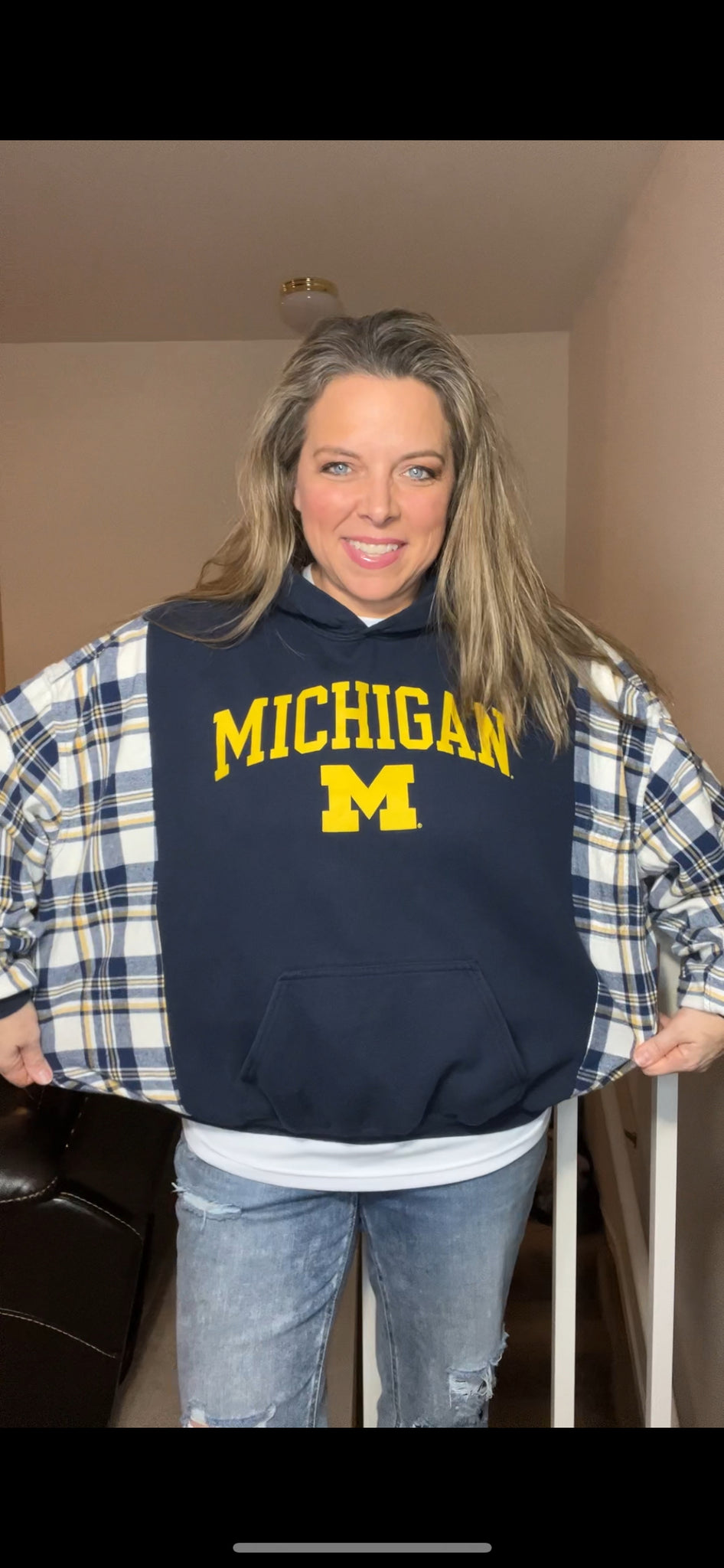 U of M - women’s medium – thick sweatshirt with flannel sleeves ￼