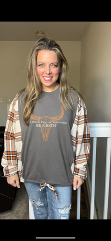 Upcycled Beth Dutton - Women’s XL/1X – Tshirt with flannel sleeves￼