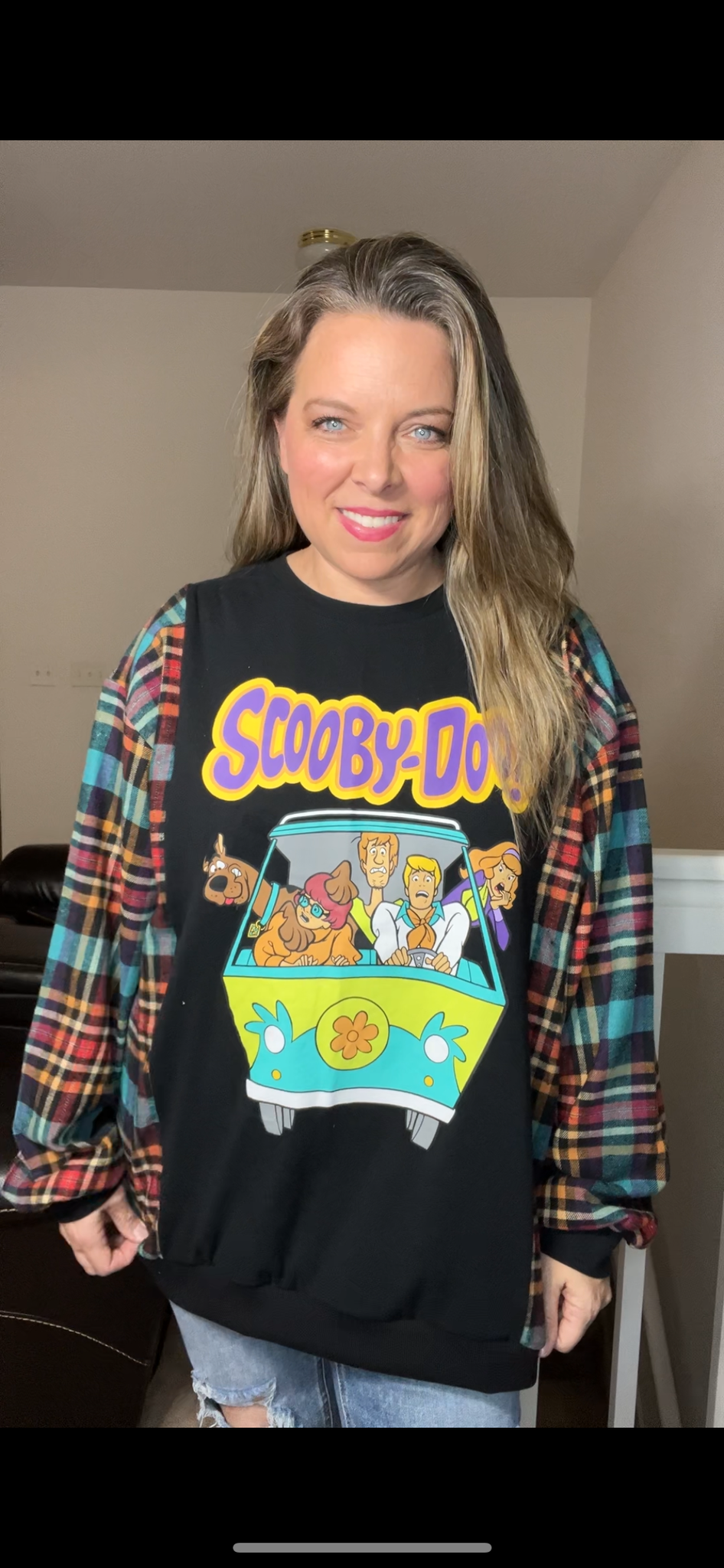 Upcycled Scooby Doo – women’s 2X/3X – T-shirt with flannel sleeves