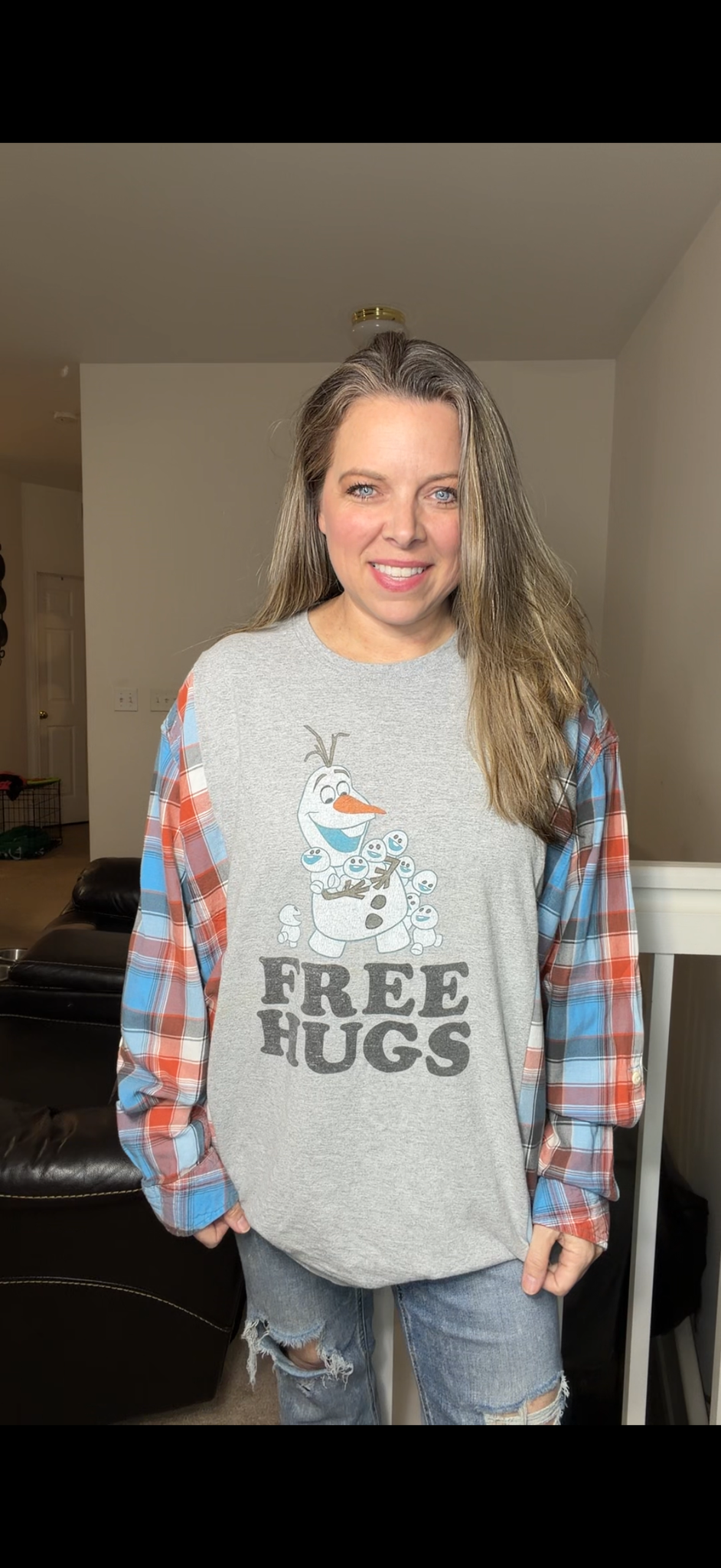 Upcycled free hugs – women's 2X T-shirt with flannel sleeves
