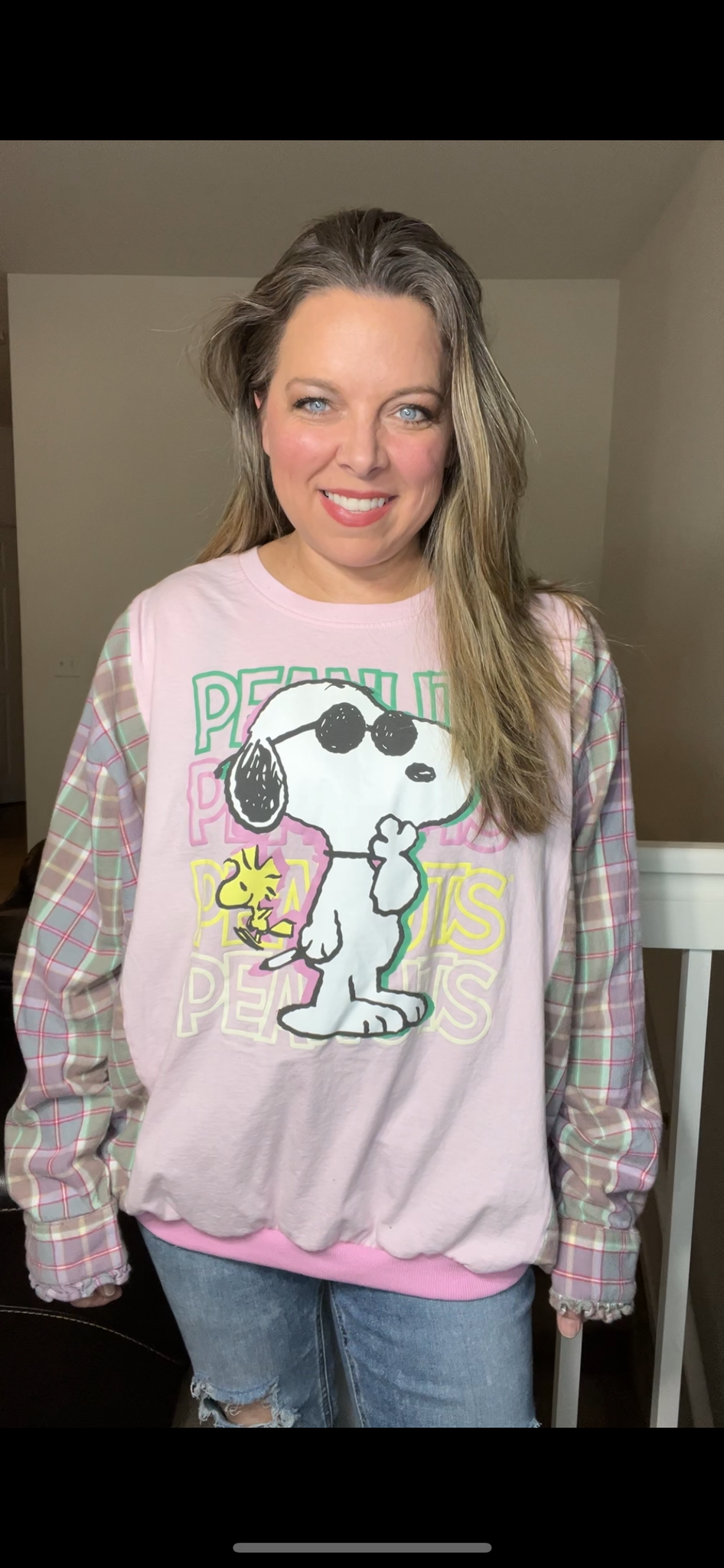 Upcycled Snoopy pink – women’s 2X – T-shirt with flannel sleeves