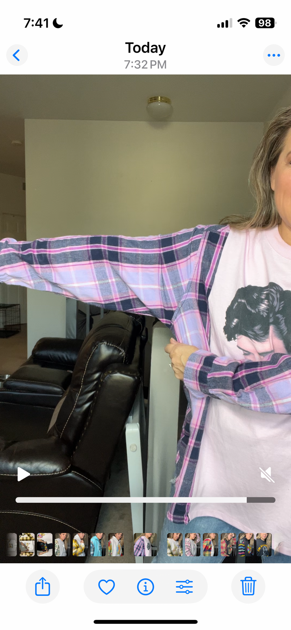 Upcycled Elvis – women’s 3X T-shirt with thin flannel sleeves