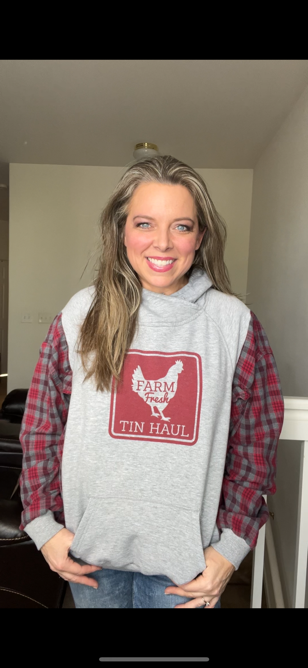 Upcycled Farm – women’s M/L – midweight sweatshirt with flannel sleeves ￼