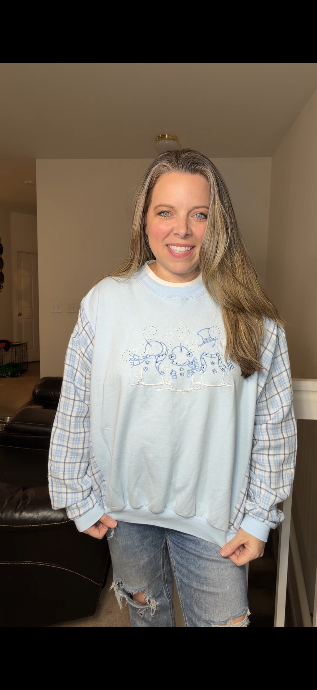 Upcycled snowman blue – women's medium/large midweight sweatshirt with flannel sleeves
