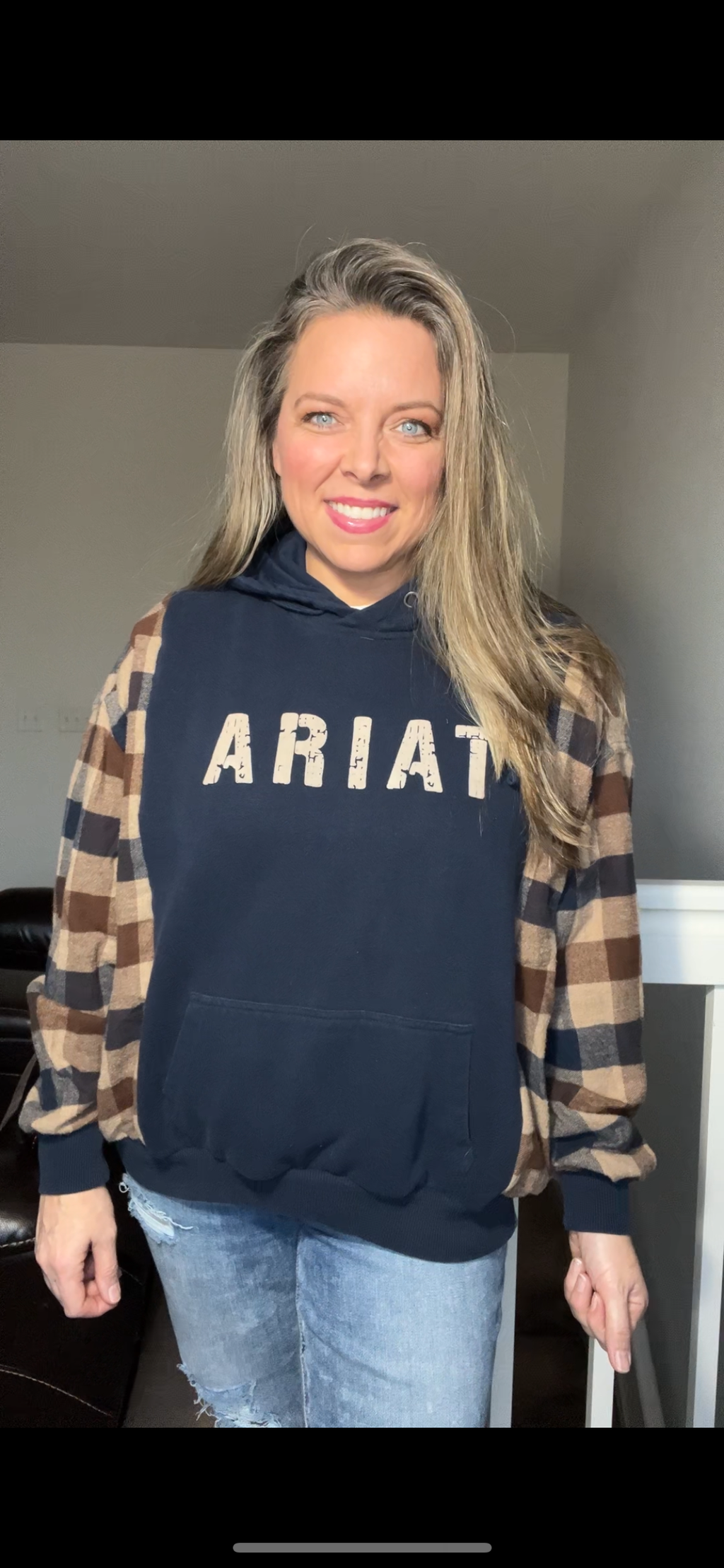 Upcycled Ariat – women’s medium – midweight sweatshirt with flannel sleeves￼