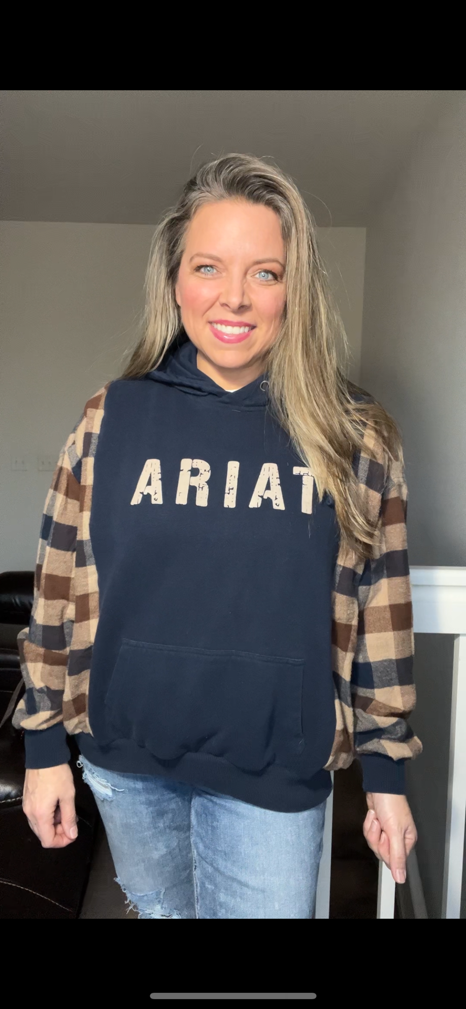 Upcycled Ariat – women’s medium – midweight sweatshirt with flannel sleeves￼