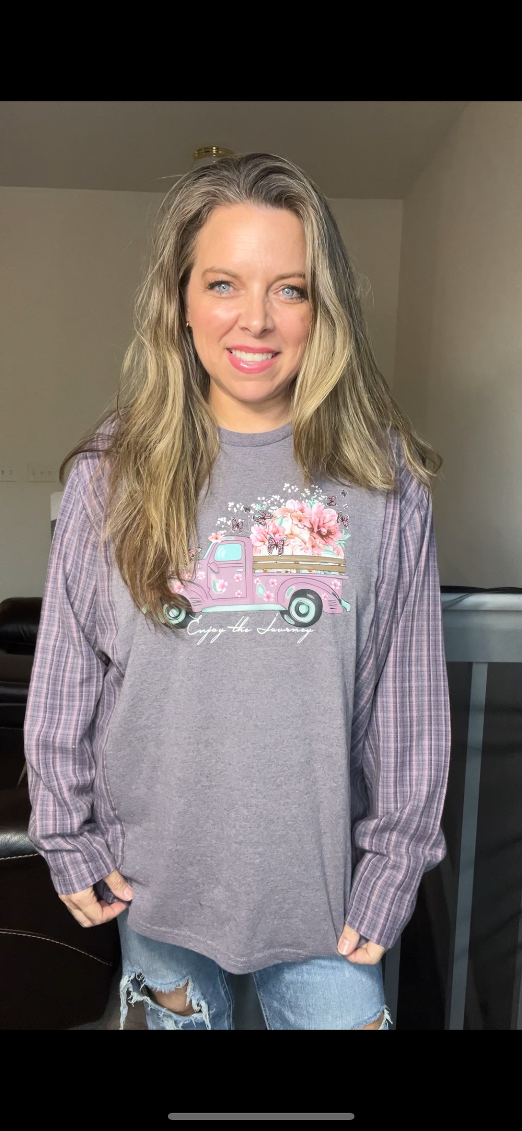 Upcycled Journey truck – women's 1X long T-shirt with flannel sleeves