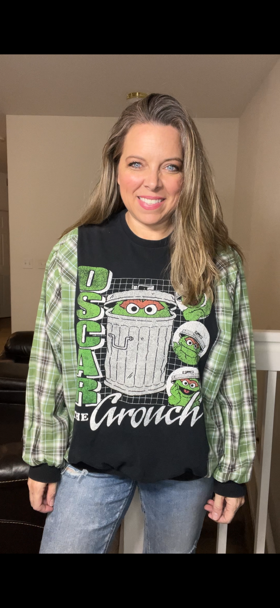 Upcycled Oscar – women’s medium T-shirt with thin cotton sleeves￼