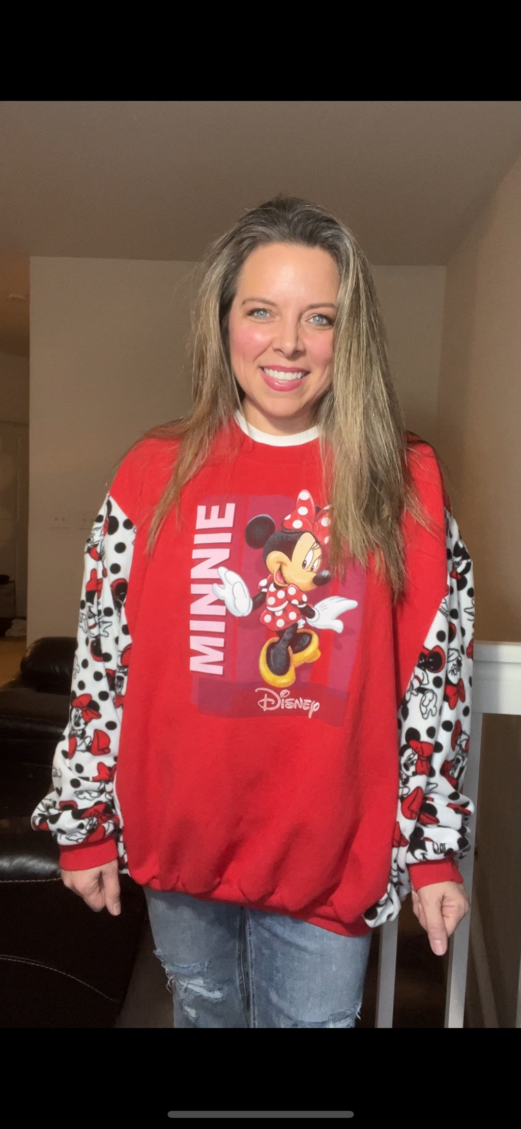 Upcycled Minnie Mouse – women’s 2X/3X – midweight sweatshirt with fuzzy sleeves￼