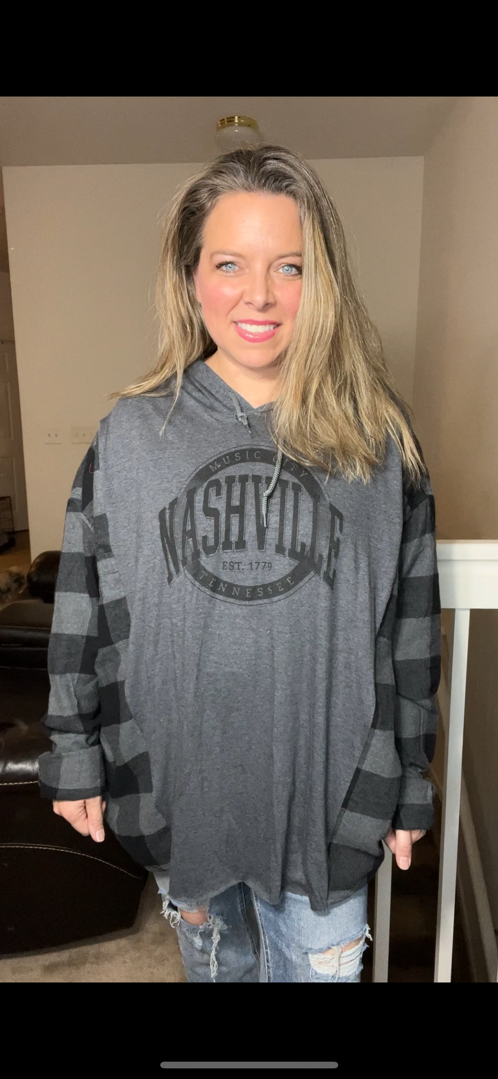 Upcycled Nashville – women’s 3X – thin T-shirt with flannel sleeves￼