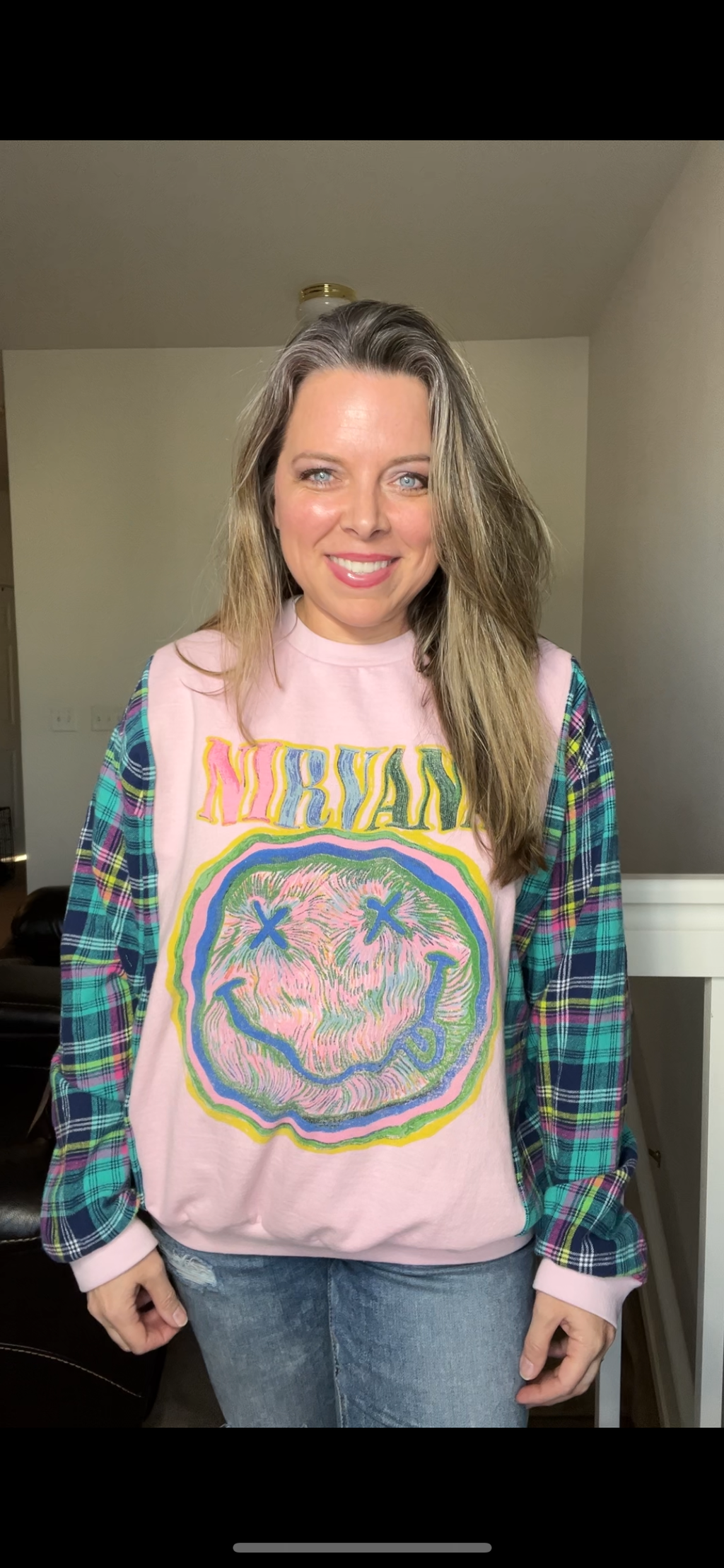 Upcycled Nirvana – women’s M/L – thin sweatshirt with flannel sleeves ￼